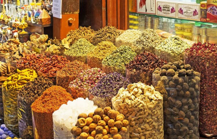 Покупки на рынке специй в Дубае