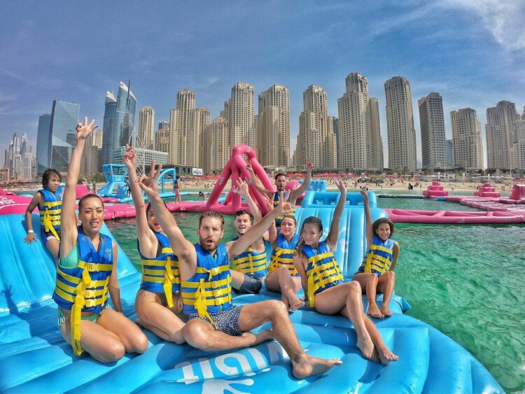 Надувной аквапарк AquaFun в Дубае