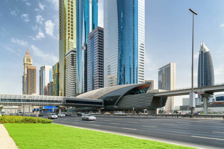 Станция метро в районе Дубай Марина