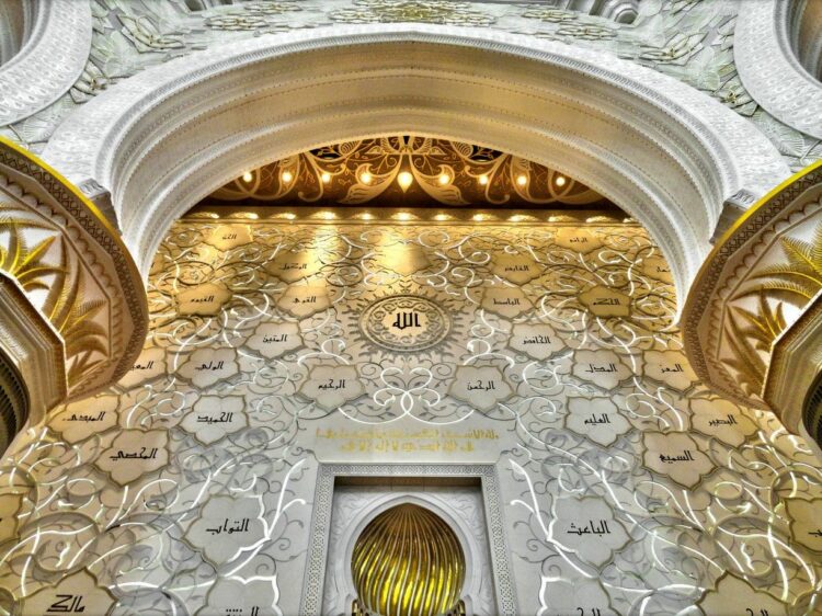 Стена Киблы в мечети шейха Зайда