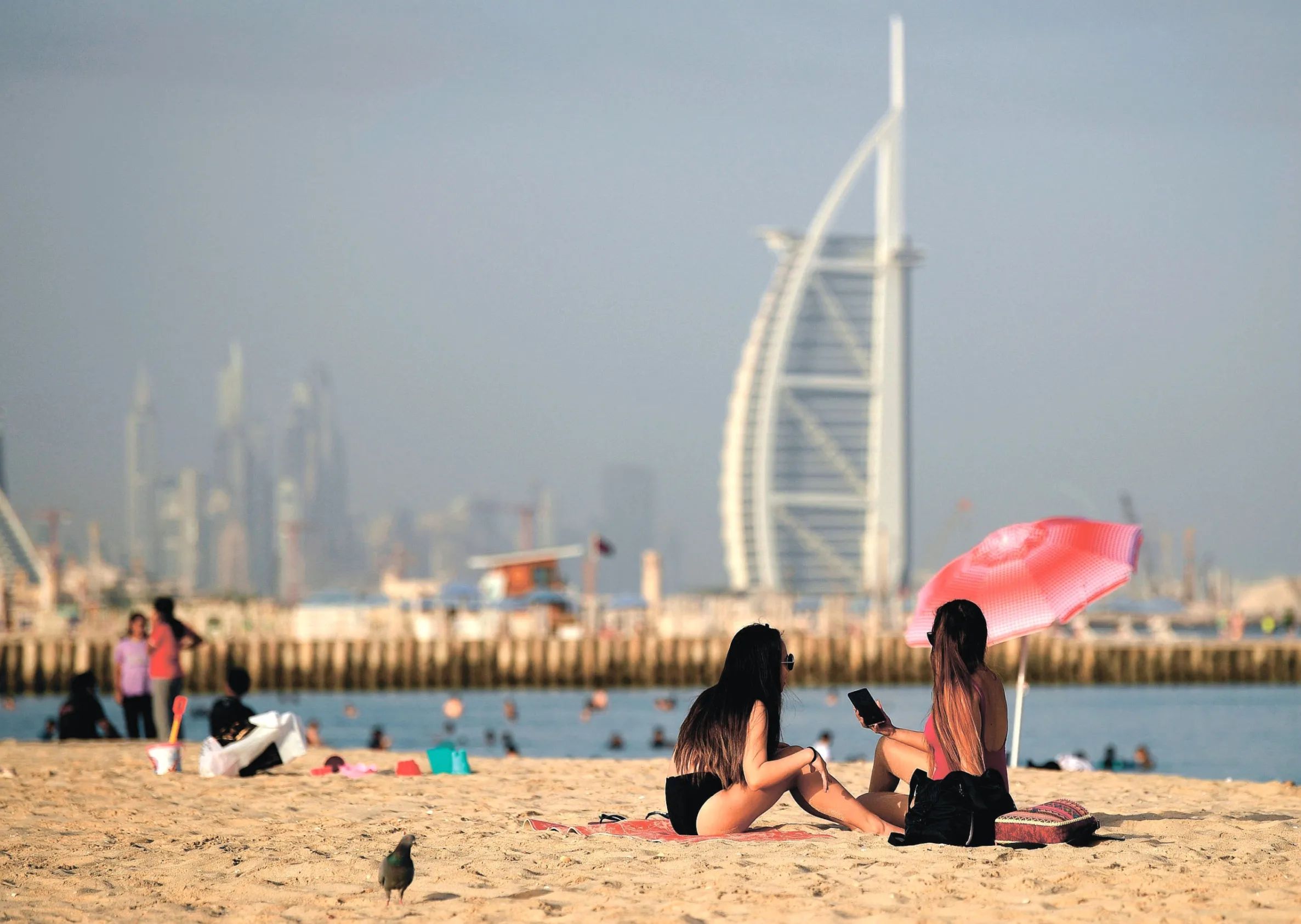 8 вещей, за которые в ОАЭ могут арестовать и депортировать