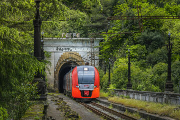 Вы сейчас просматриваете В Абхазию на «Ласточке»: современные скоростные поезда запустили по маршруту Сочи — Гагра
