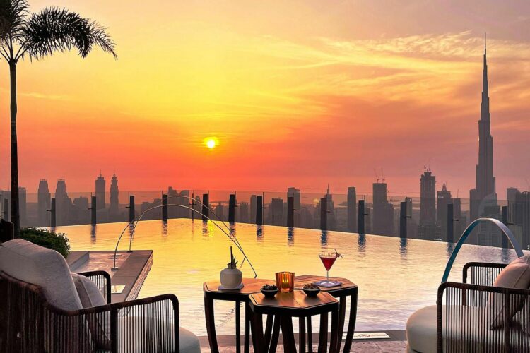 Бассейн SLS Dubai Hotel & Residences