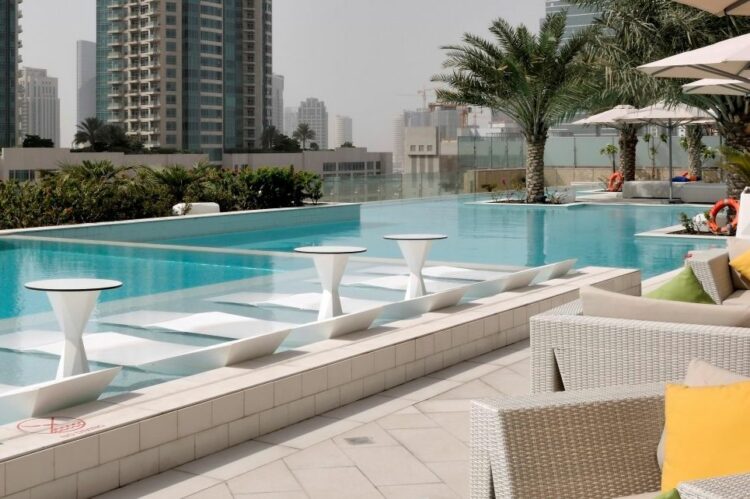 Бассейн Sofitel Dubai Downtown в Дубае