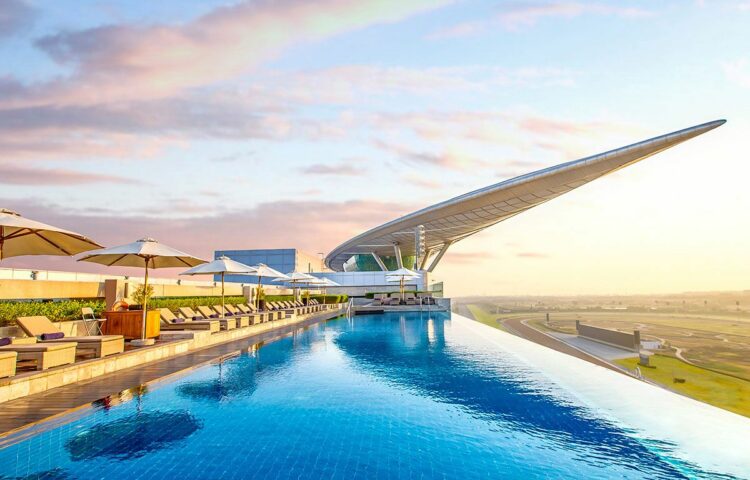 Бассейн The Meydan Hotel в Дубае
