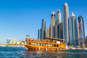 Вы сейчас просматриваете Лучшие морские прогулки и экскурсии в Дубае в 2024 году