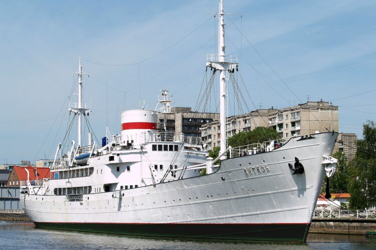 Научно-исследовательское судно-музей «Витязь»