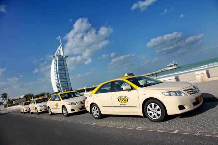 Такси в районе Джумейра в Дубае