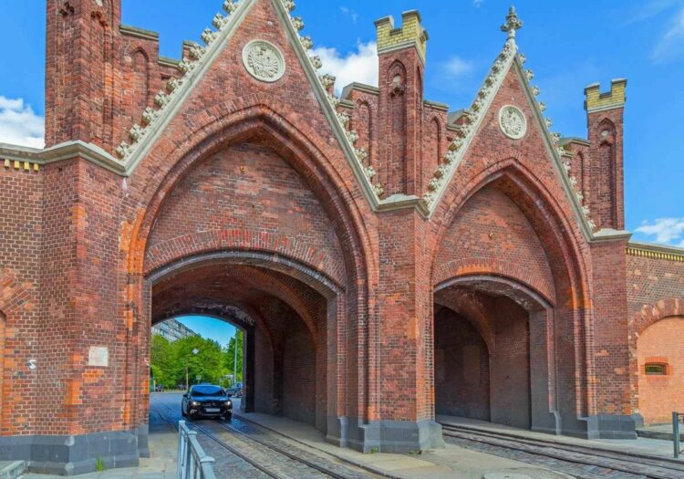 Знаменитые Бранденбургские ворота в Калининграде
