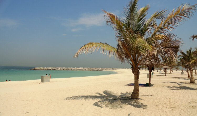 Пляж Аль Мамзар 