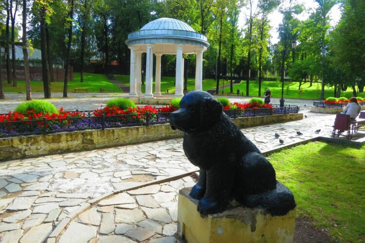 Памятник собаке-спасателю в Перми