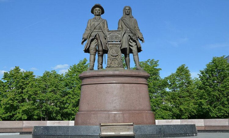 Памятник создателям Екатеринбурга - Вильгельму де Геннину и Василию Татищеву