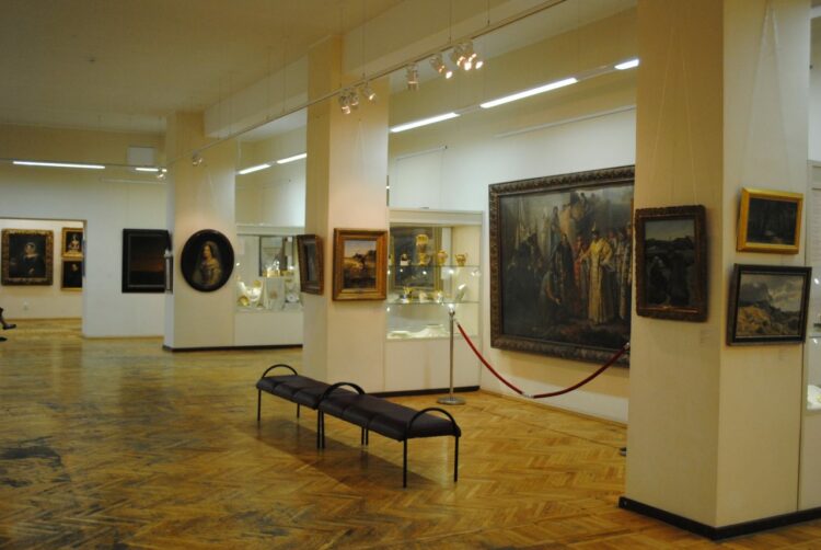 Картины в музее ИЗО Екатеринбурга 