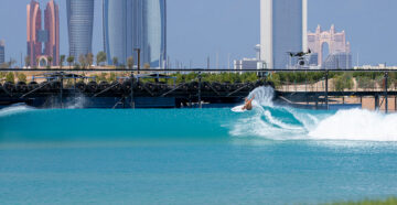 Мало не покажется: в Абу-Даби откроется сёрфинг-парк с крупнейшими искусственными волнами