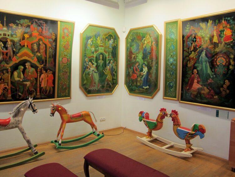 Зал Бажова в Музее камнерезного и ювелирного искусства 