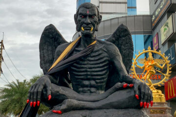 Вы сейчас просматриваете Слишком злобный вид: страшная статуя, напугавшая жителей Бангкока, была демонтирована