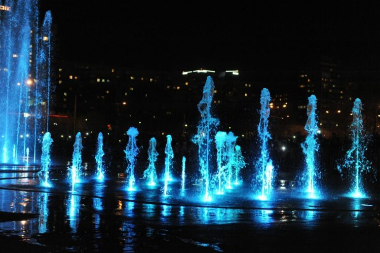 Поющие фонтаны в Перми ночью