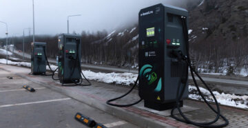 На рекордной высоте: станции зарядки электромобилей начали работать на курорте «Эльбрус»