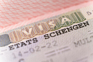 Вы сейчас просматриваете Цена всё выше и выше: шенгенская виза в очередной раз значительно подорожает в июне 2024 года