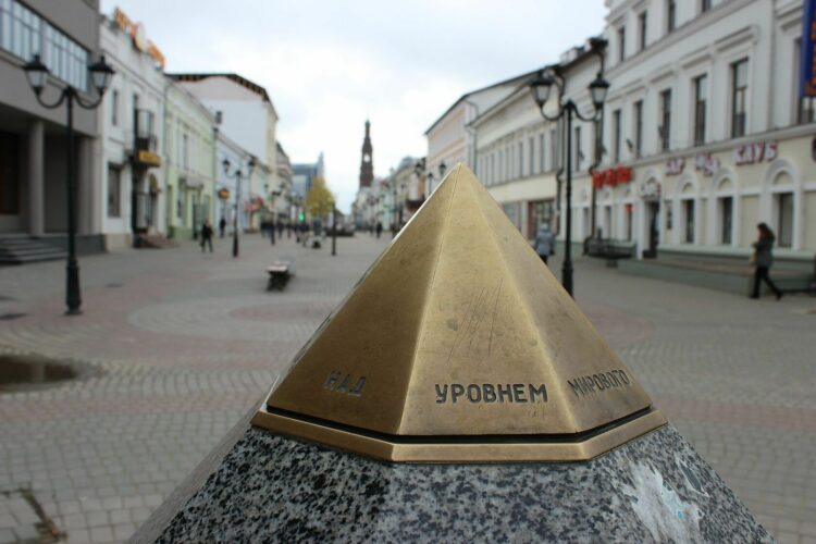 Восьмиугольник монумента нулевой километр в Казани
