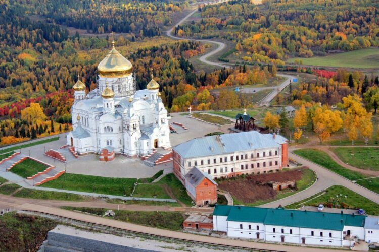 Белая гора в Перми с монастырем