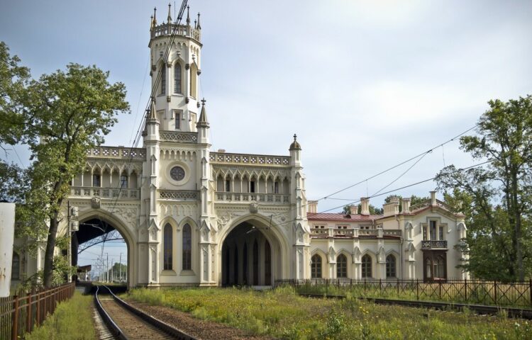 Электричка в Петергоф из Санкт-Петербурга