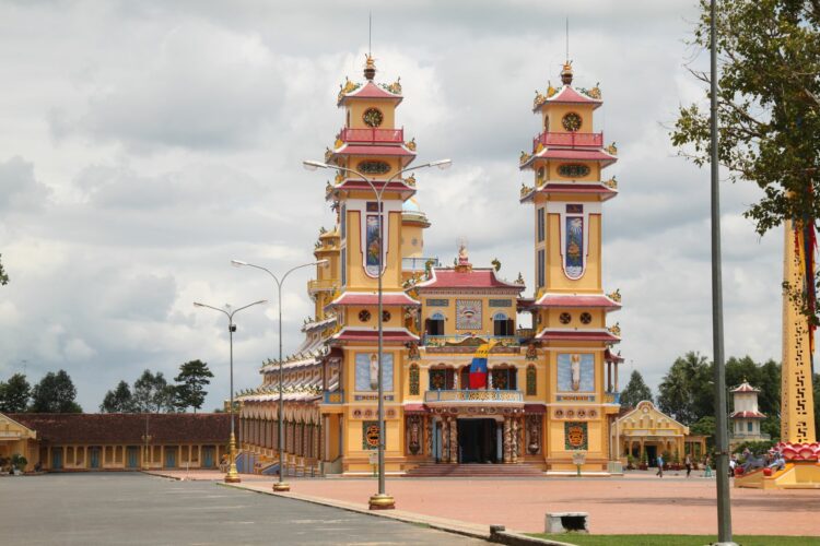 Храм Каодай в Тайнине