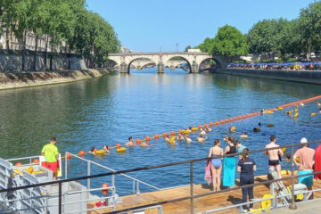 Вы сейчас просматриваете Вода стала чистой: в центре Парижа разрешили купание в реке Сене впервые за более чем сто лет