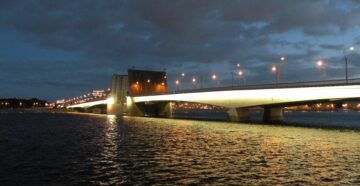 Мост Александра Невского в Санкт-Петербурге