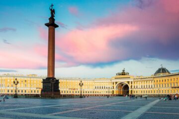 Вы сейчас просматриваете Дворцовая площадь в Санкт-Петербурге — главная в городе