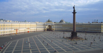 Дворцовая площадь в Санкт-Петербурге