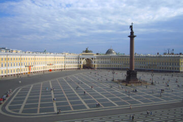 Вы сейчас просматриваете Дворцовая площадь в Санкт-Петербурге