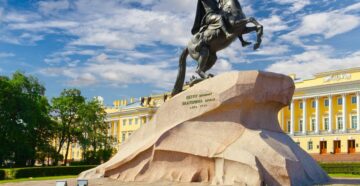 Памятник «Медный всадник» в Санкт-Петербурге
