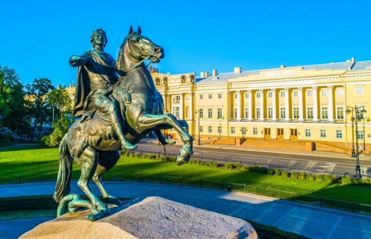 Скульптура памятника «Медный всадник» в Санкт-Петербурге