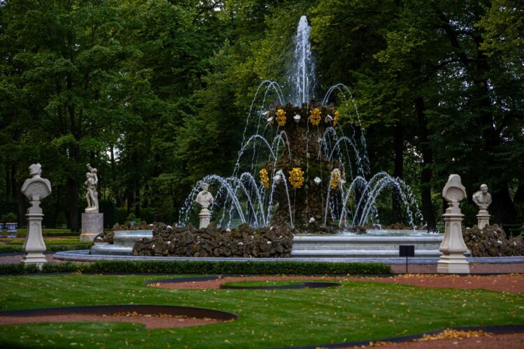 Фонтаны в Летнем саду в Санкт-Петербурге