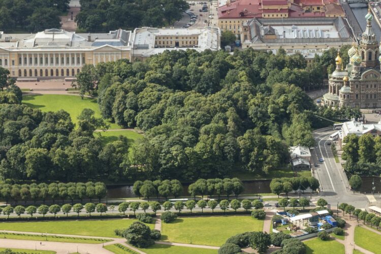 Михайловский сад в Санкт-Петербурге сверху