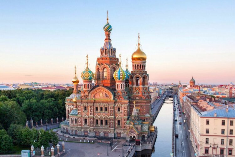 Вид на Храм Спаса на Крови в Санкт-Петербурге