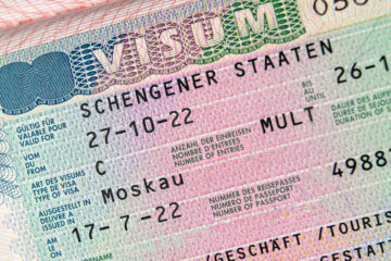 Вы сейчас просматриваете Считают угрозой: выдача многократных шенгенских виз россиянам ограничена Еврокомиссией