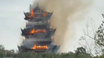 Вы сейчас просматриваете Храмовый павильон в Китае сгорел из-за неосторожности туриста