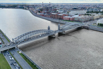 Вы сейчас просматриваете Большеохтинский мост в Санкт-Петербурге