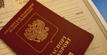 Правила изменились: поездки детей за границу по свидетельству о рождении стали невозможны