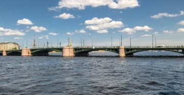 Биржевой мост в Санкт-Петербурге