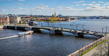 Биржевой мост в Санкт-Петербурге