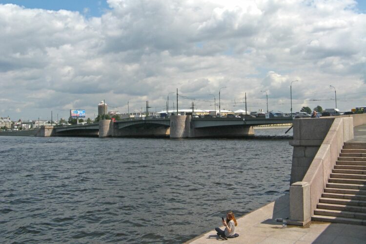 Вид на Тучков мост в Санкт-Петербурге