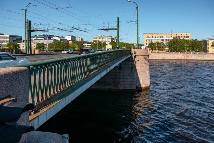 С Гренадерского моста открывается красивый вид на набережную
