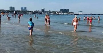 Очистили пляжи и море: купальный сезон в Анапе официально открылся
