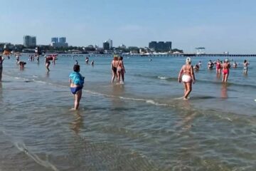 Вы сейчас просматриваете Очистили пляжи и море: купальный сезон в Анапе официально открылся