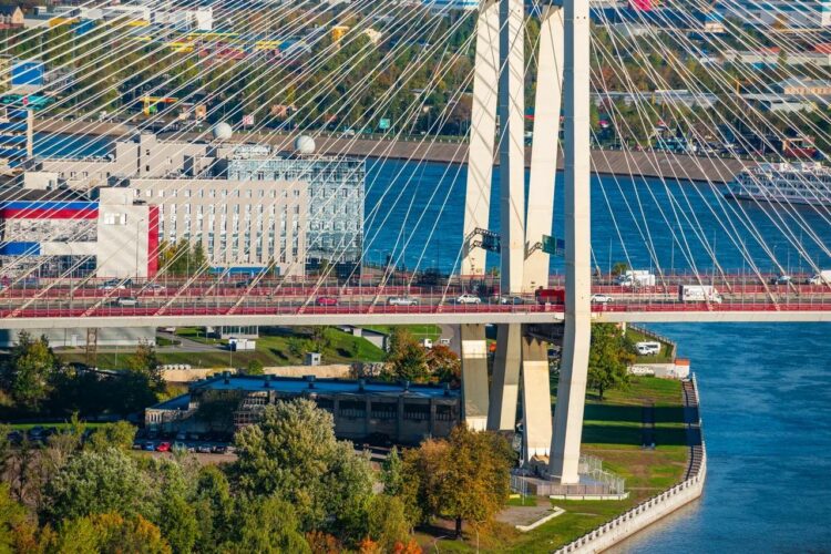 Вантовый мост в Санкт-Петербурге — самое длинное мостовое сооружение в город