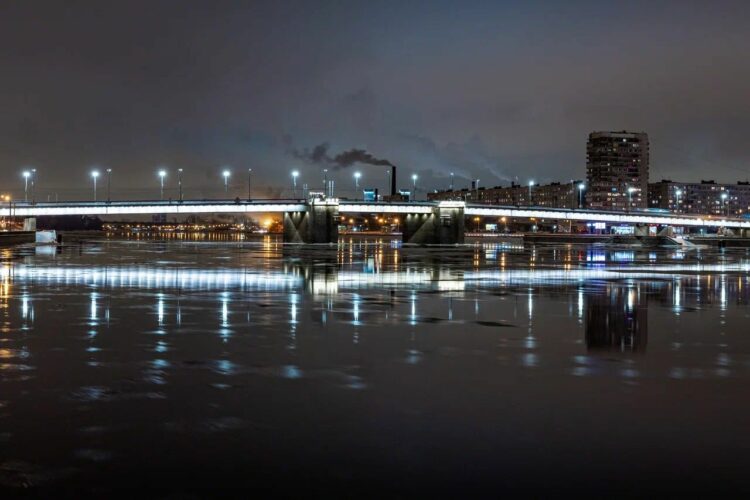 Володарский мост в Санкт-Петербурге ночью