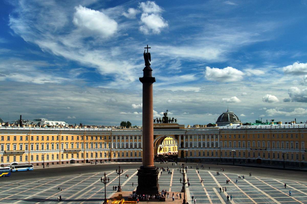 Александровская колонна в Санкт-Петербурге